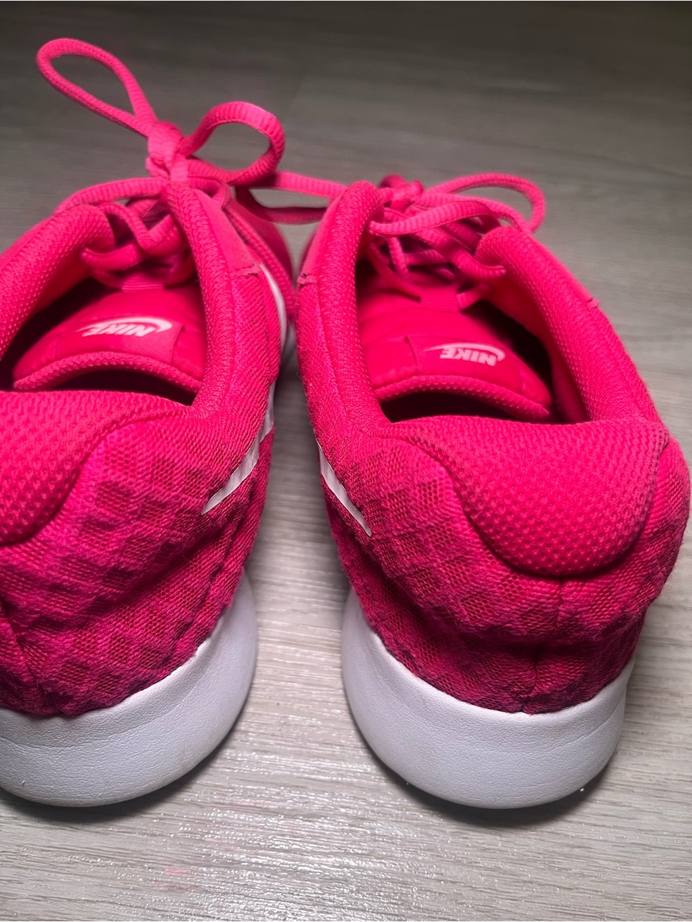 Nike Women’s Hot Pink Mesh Athletic Sneakers with White Swoosh 8 - Picture 5 of 10